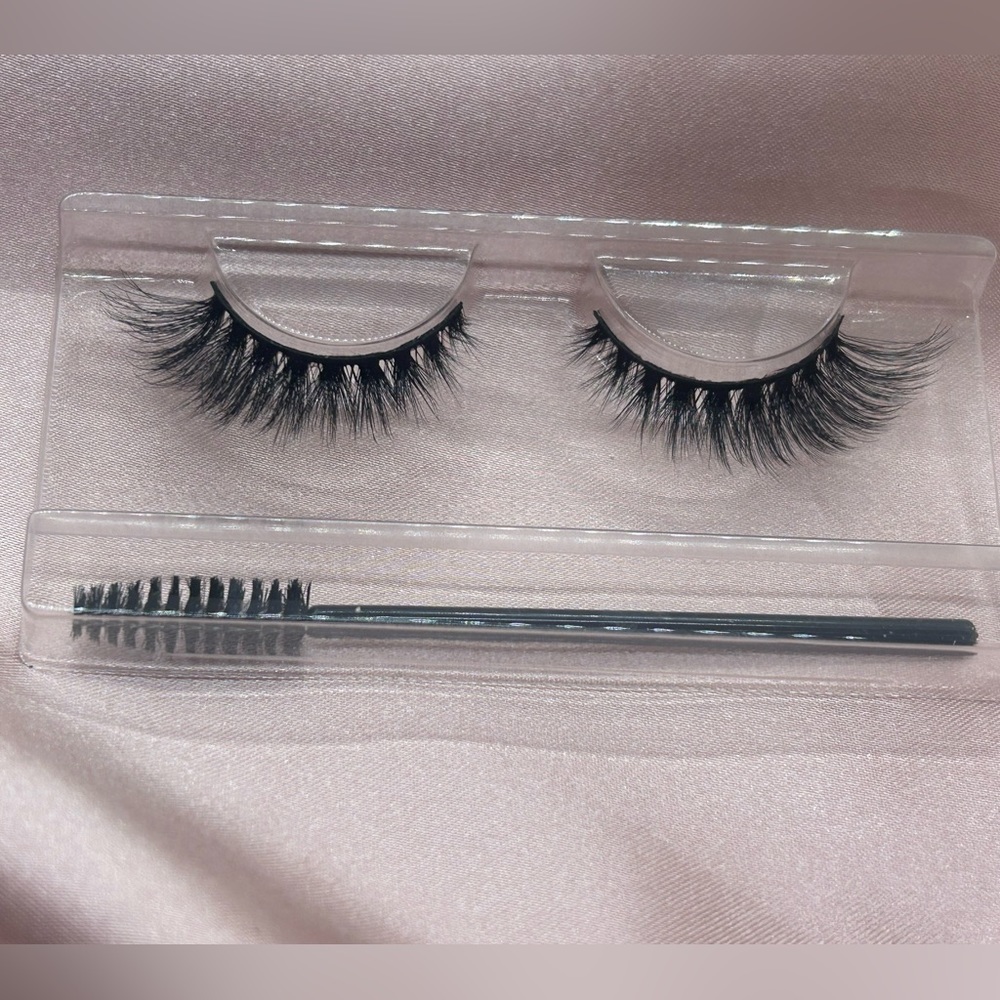 “Always been it” Strip Lashes